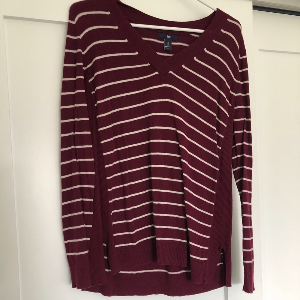 Women’s Gap Factory long sleeve striped V-neck sweater size large